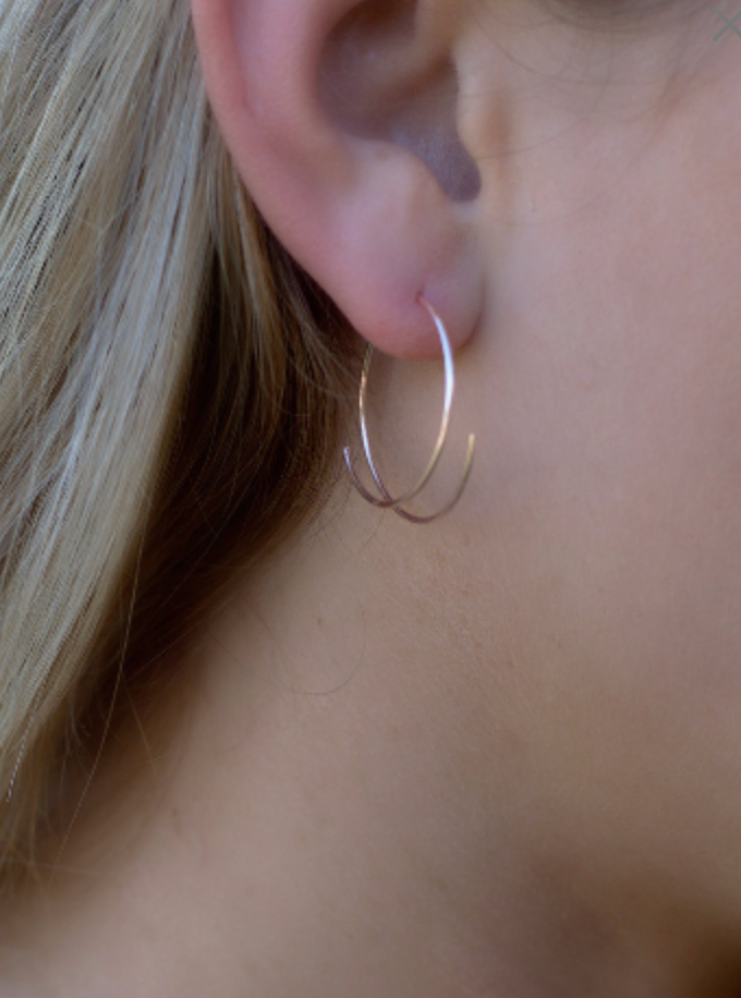 Threader Hoop Earrings 1" in 14k gold filled side view modeled by L.A.Osborn model